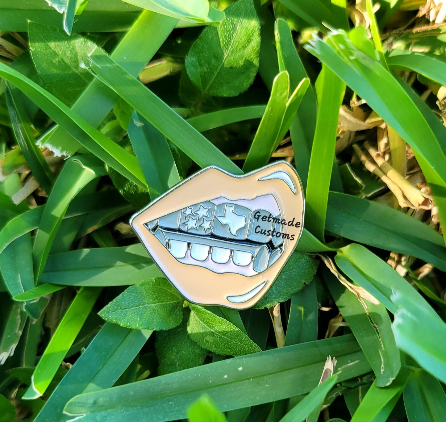 Mouth Grill Texas Hip Hop Enamel Lapel Pin