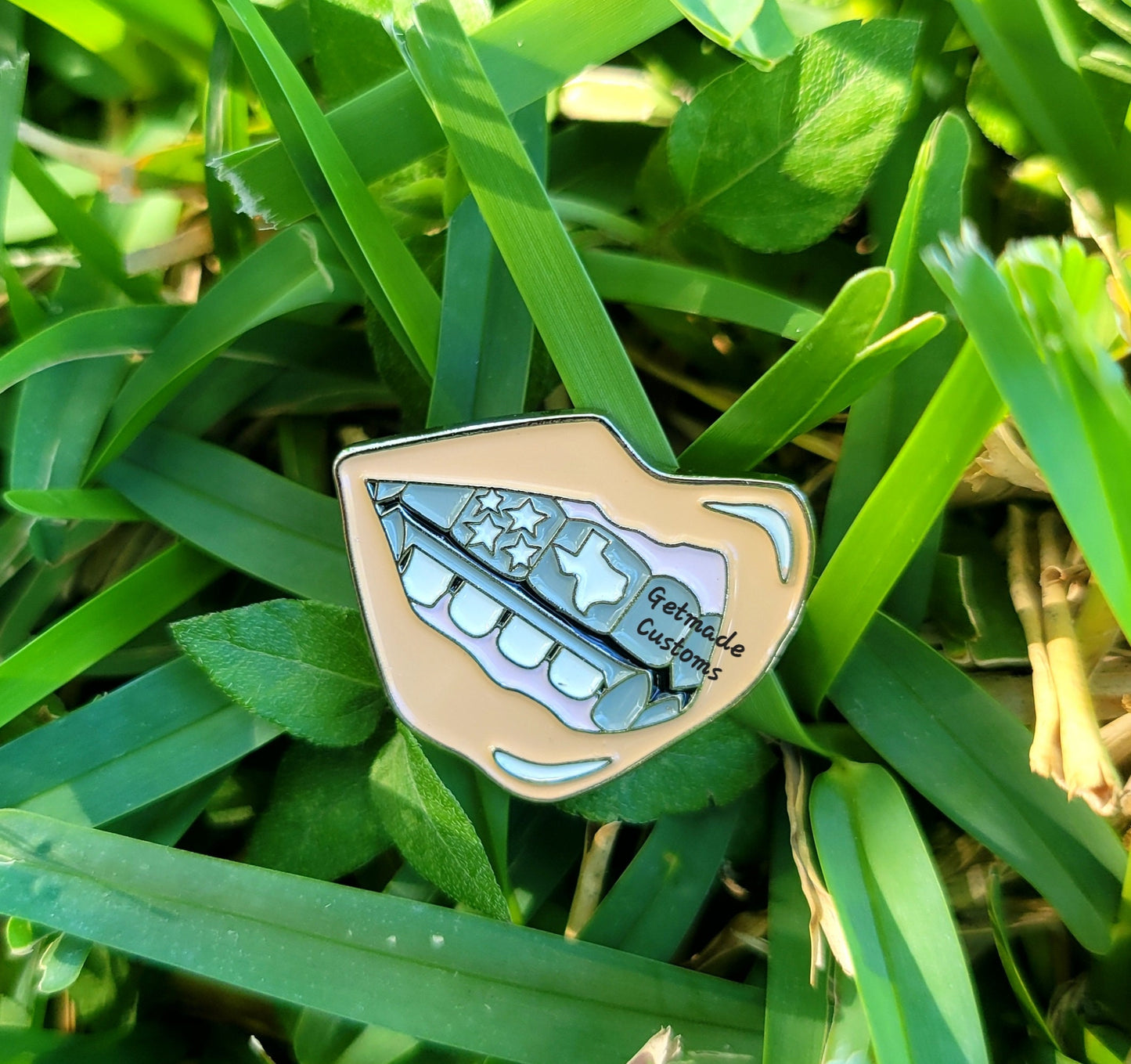 Mouth Grill Texas Hip Hop Enamel Lapel Pin