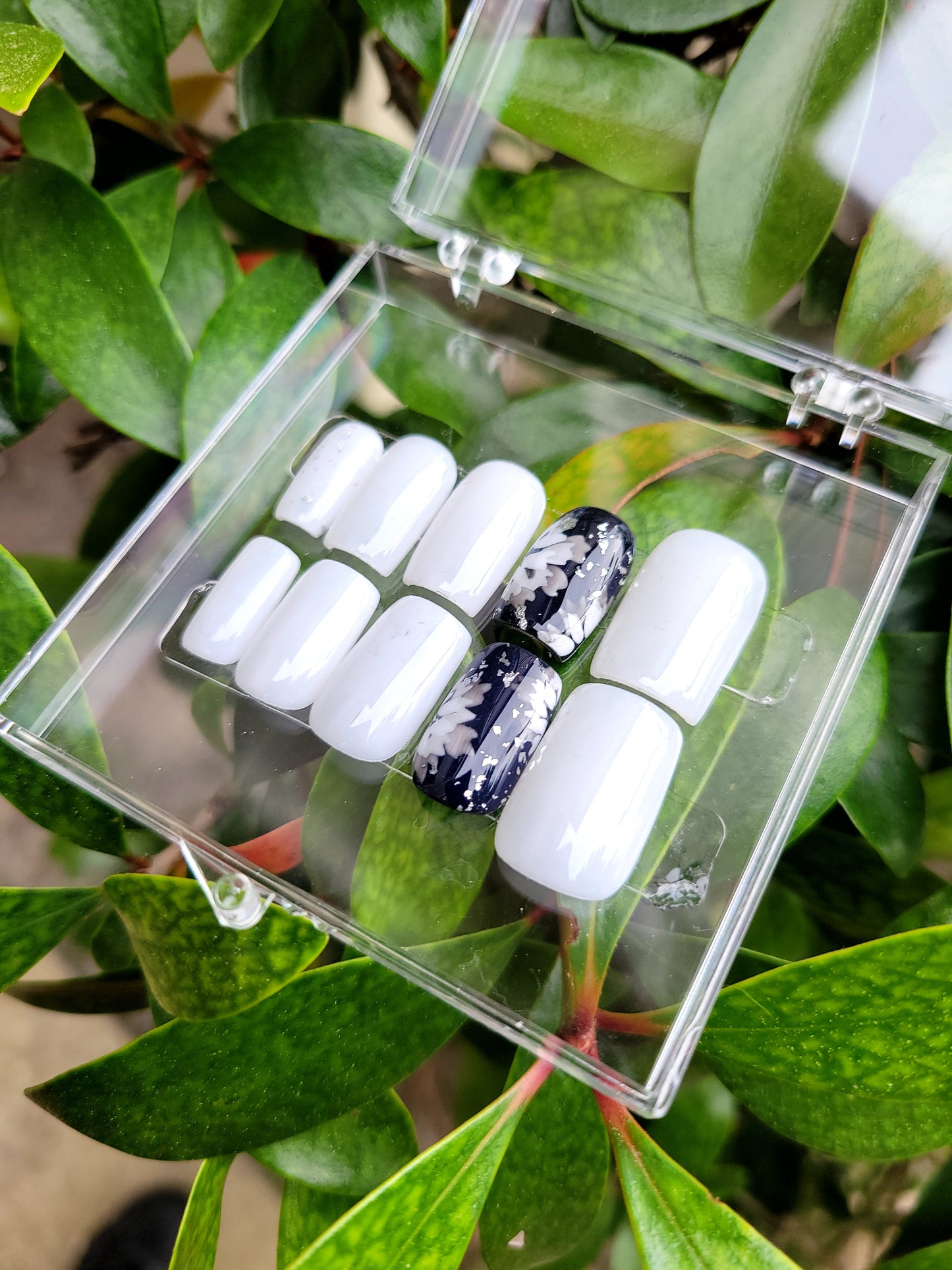 White Floral Silver Fleck Set