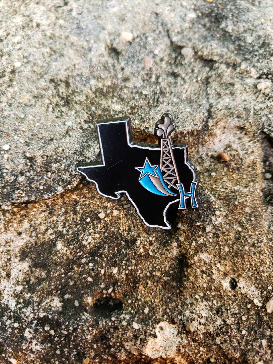 Texas Oil Rig Custom Hip Hop Enamel Lapel Pin